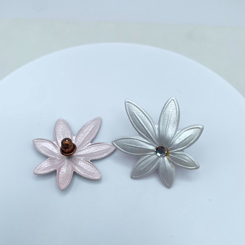 Silver-Tone White Faceted Glass Center Botanical Flower-Shaped Stud Earrings